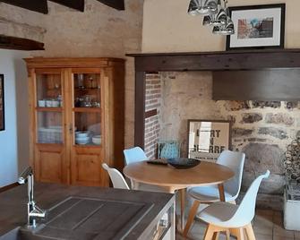 house in medieval village close to ALBI - Dénat - Comedor