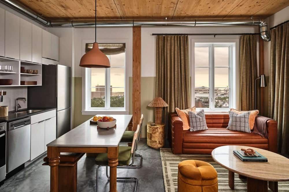 Stay Near River Street + Pool, Bike, Dining & Gym - סאוואנה - סלון