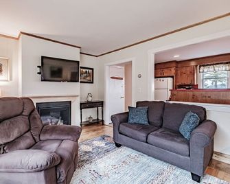 Ridge Ranch - 3 Bedroom Ranch close to town! Easy on your budget! - Bethel - Huiskamer