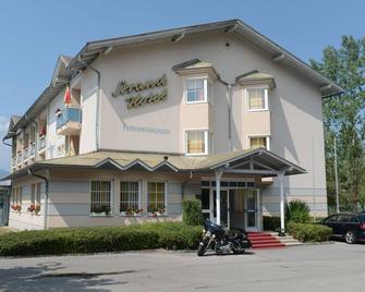 Strandhotel Faak - Faak am See - Budova