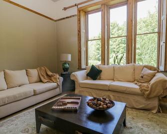 The Residence, Pet Friendly, Character Holiday Cottage In Cleator - Cleator - Sala de estar