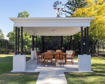 Dalby Fairway Motor Inn - Dalby - Patio