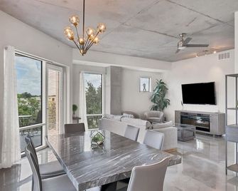 Modern 3 bedroom condo in downtown w free parking - Orlando