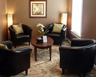Cumberland Inn and Spa - Cumberland - Lounge