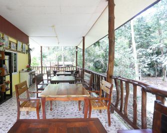Mata Guesthouse - 庫德島 - 餐廳
