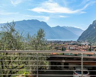 Casa Beatrice, Tenno, Italy - Tenno - Balcony