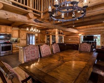 Fabulous Log Home - 2 Master Bedrooms! - Tabernash - Dining room