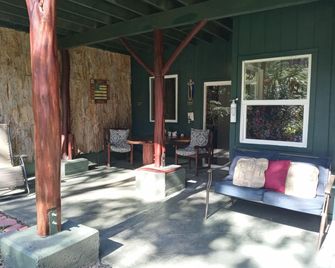 Aloha Crater Lodge and Lava Tube - Volcano - Patio