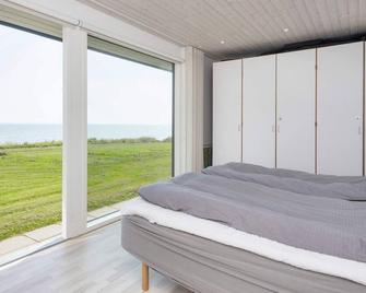 Exotic Holiday Home in Jutland With a Sea View - Odder - Soverom