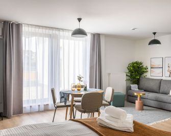 لايم هوم بودينمايز بانهوفستراسي - بودينمايس - غرفة طعام