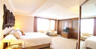 Regent's Park Hotel - Malang - Bedroom