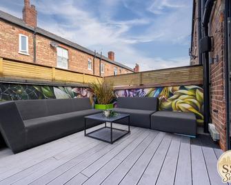 The Didsbury Retreat l Cinema l Sleeps 8 - Manchester - Balcony