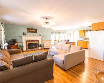 The Inn at Woodsong Acres - Kingsville - Living room