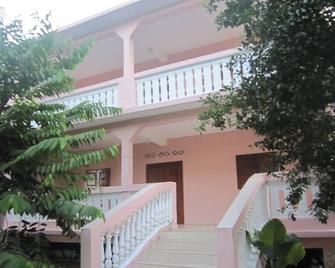 Bandrele: House / Villa - Bandrèlè - Bandrélé - Edificio