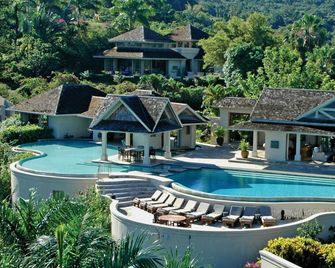 Silent Waters Villa - Bahía Montego - Piscina