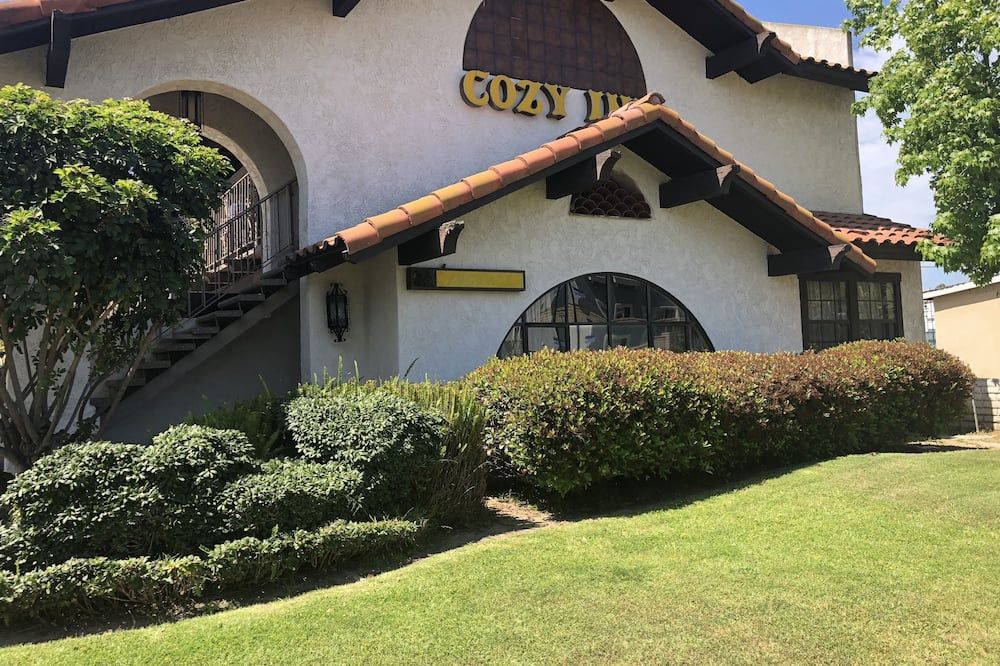 Cozy Inn - Costa Mesa