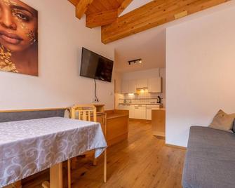 Apartment 'Alpengruss Natura' with Mountain View, Shared Garden and Wi-Fi - Anterselva di Mezzo - Dining room