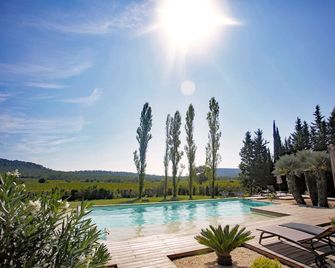 Charming detached house for 2 with private jacuzzi. Prestige & design. - Carnas - Piscina