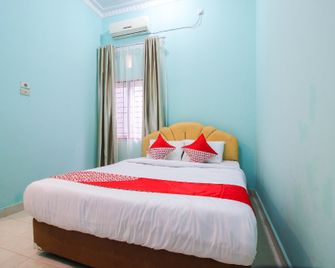 OYO 2434 Tiaz 2 Homestay - Pekanbaru - Phòng ngủ