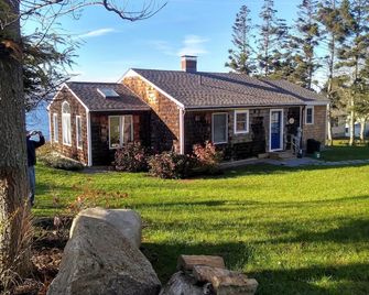 New Harbor/Pemaquid Point Oceanfront Cottage - New Harbor - Edificio