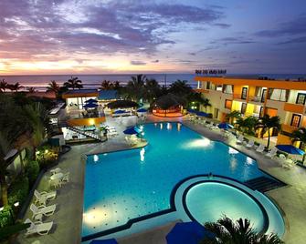 Hotel Club Del Sol - Atacames - Piscina