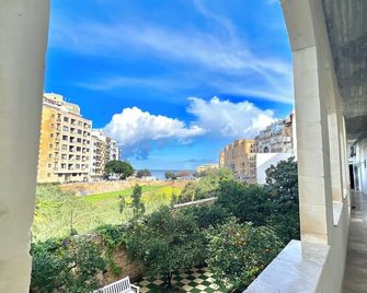 Follow the Sun Boutique Hostel - Pool, Breakfast & Sea Views - San Julián - Balcón