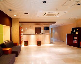 the b sangenjaya - Tokyo - Front desk