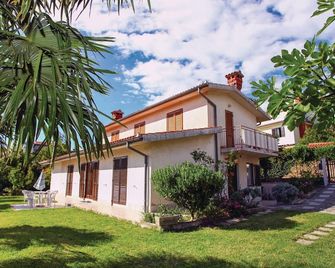 1 Bedroom Lovely Apartment In Portoroz - Piran - Budynek