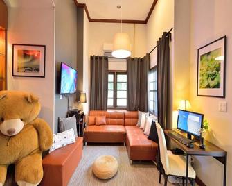 Lost And Found Bed And Breakfast - Bangkok