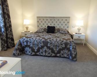 Matangi Oaks Boutique B & B - Tamahere - Bedroom