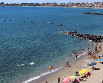 Nina B&B - Giardini Naxos - Pantai