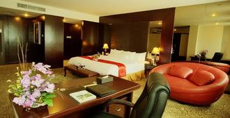 Grand Central Hotel Pekanbaru - Pekanbaru - Phòng ngủ