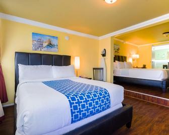 Pegasus International Hotel - Key West - Bedroom
