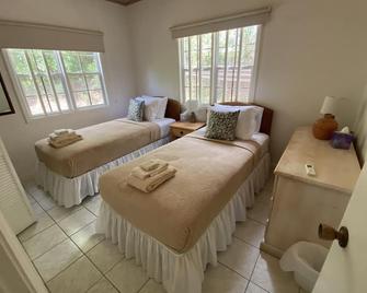 Tony's Cottage - English Harbour - Bedroom