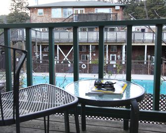 The Woods Hotel - Gay Lgbtq Cabins - Guerneville - Balkon