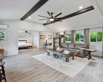 Studio Apt 1600 Monthly 4min to Midtown#14B - Oklahoma City - Wohnzimmer