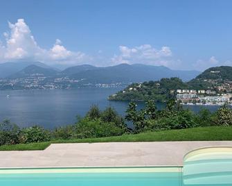 Villa with pool and spectacular lake view, quiet, 1 hour from Milan - Laveno-Mombello - Pool