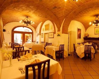 Locanda Il Pino - Сан-Джиміньяно - Ресторан