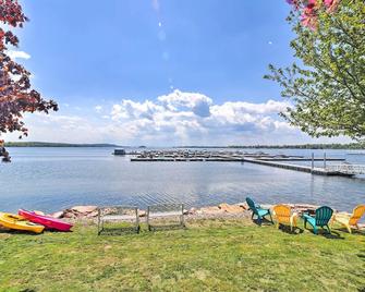 Lake Champlain Home w/ Decks, Kayaks & Fire Pit! - Saint Albans - Beach