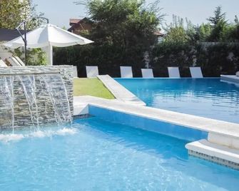 Good Life Resort - La Falda - Basen