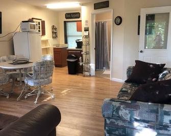 Centrally Located Cottage with Boat Trailer Parking and Lake View - Osage Beach - Living room