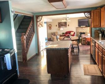4 bedroom home located 1 mile outside the gates of Lakeside off N Shore Blvdbr - Lakeside - Kitchen