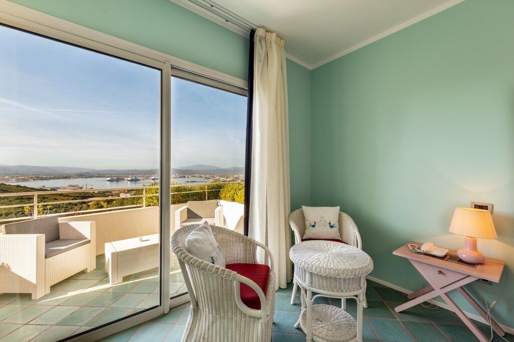 لونا لوجينتيه - أولبيا - شرفة