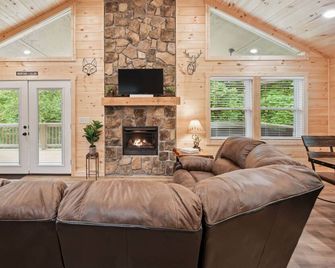 Close to Town, Private, Hot Tub, Fireplace, Fire Pit - Bryson City - Huiskamer