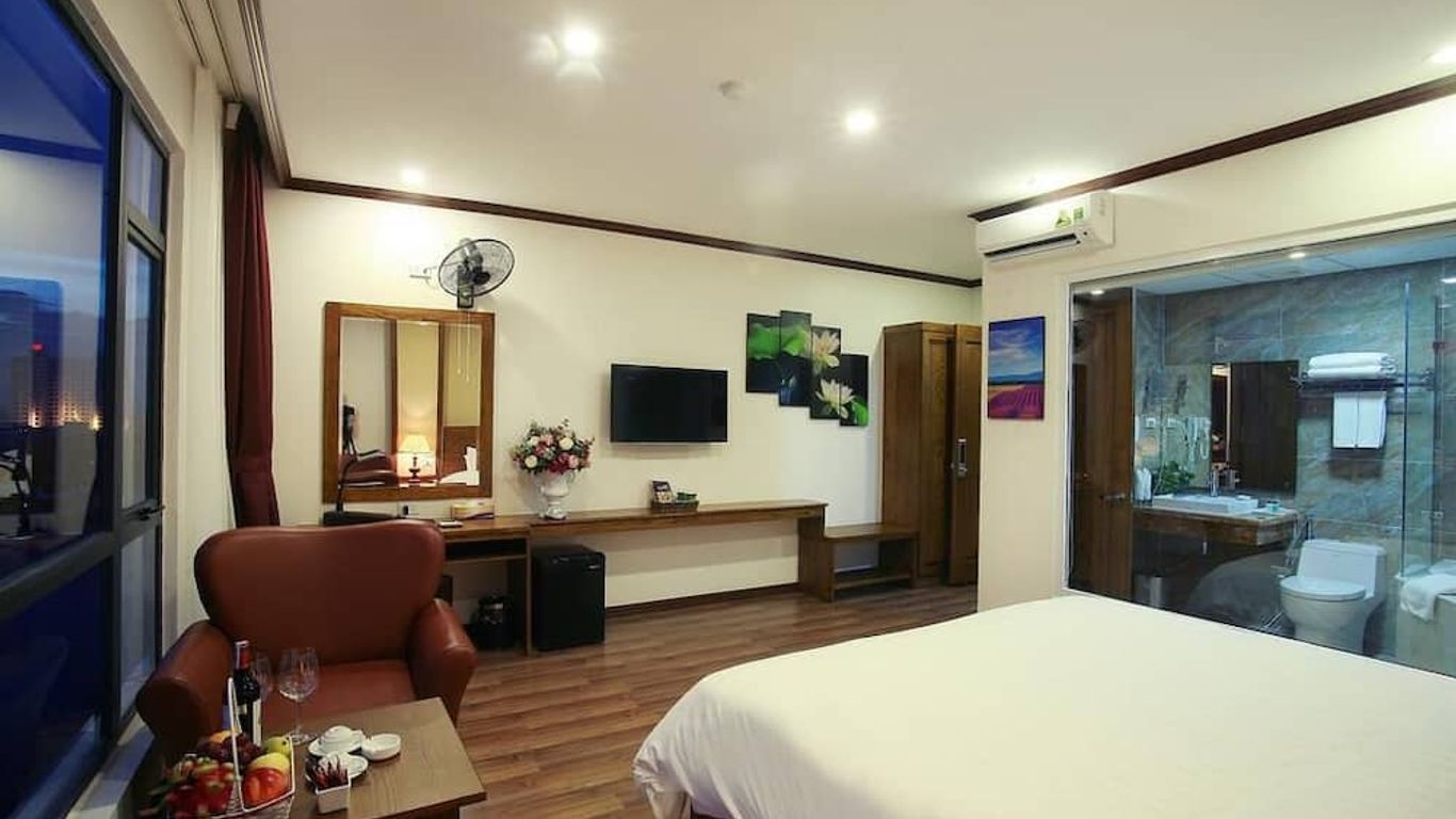 West Lake Home Hotel & Spa