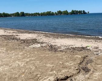 Rustic Cabin Across Innisfil Beach Park - Innisfil - Beach
