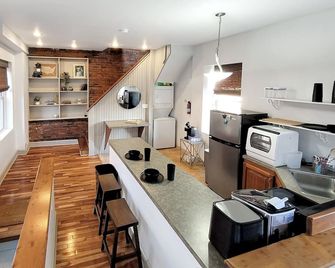 Loft Apartment in Heart of Yuengling Downtown! - Pottsville - Kitchen