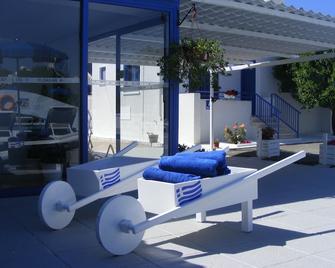 弗洛卡斯公寓酒店 - 普它肋斯 - 帕拉利米尼 - 天井