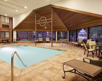 Ann Arbor Regent Hotel and Suites - Ann Arbor - Pool