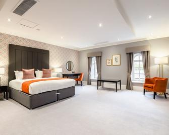 Vale Resort - Cardiff - Bedroom